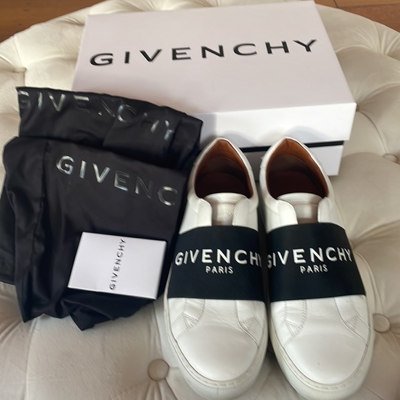 GIVENCHY URBAN STREET SNEAKER - Picture 1 of 12